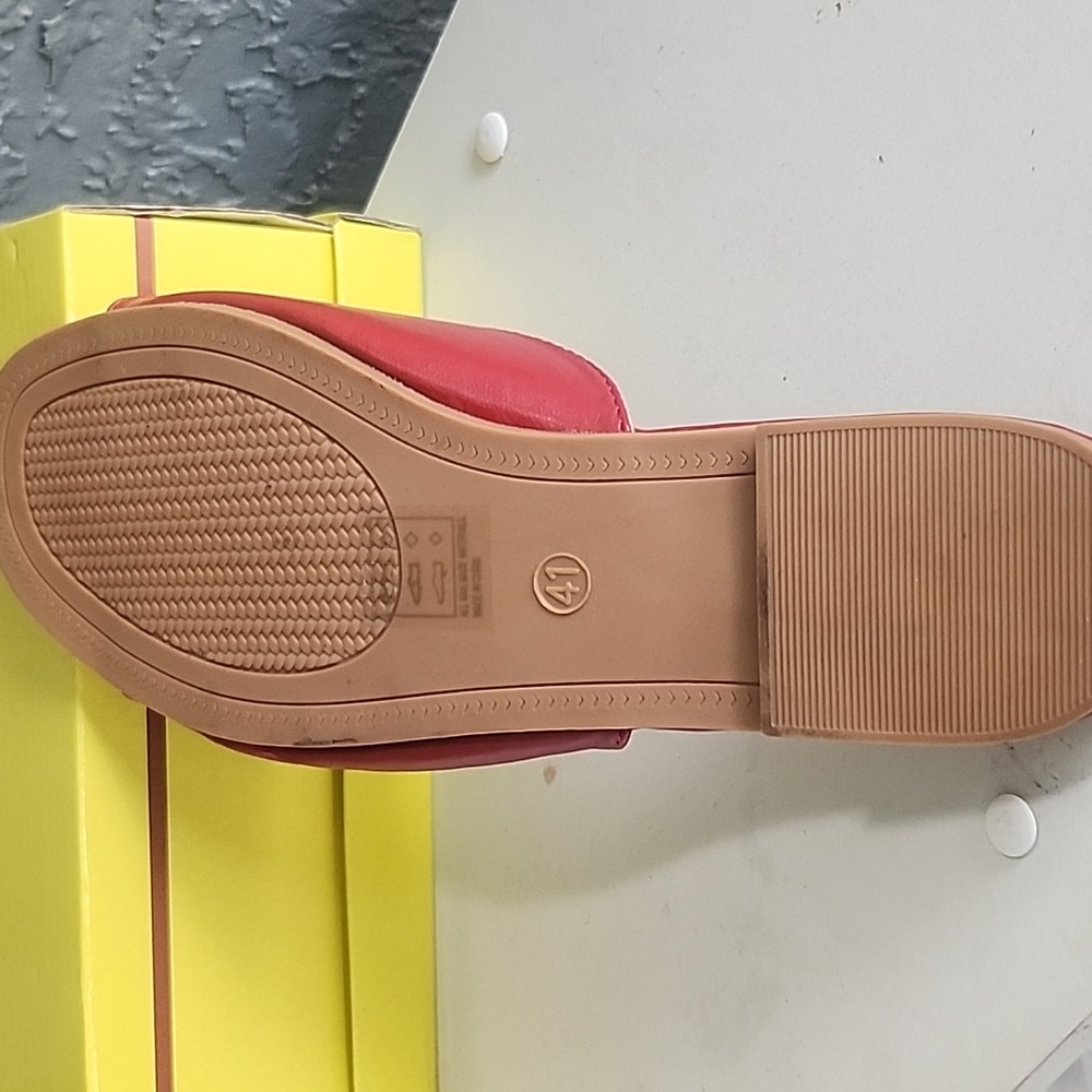 Sandals - Picture 3 of 4